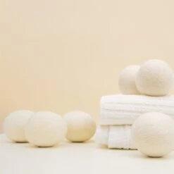 Apeiron Drogerballen - Droogballen - 6 XL Wasbollen - Droger - Duurzaam - Wasmachine - Wasverzachter - Energie Besparen - Zero Waste - Schapenvacht - Wol 24 Apeiron Drogerballen - Droogballen - 6 XL Wasbollen - Droger - Duurzaam - Wasmachine - Wasverzachter - Energie Besparen - Zero Waste - Schapenvacht - Wol -Schoonmaakartikelen Winkel 1200x1200 508