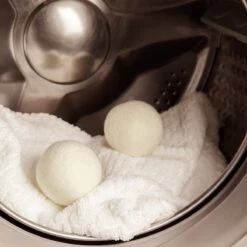 FAVE Drogerballen XL - 6 Stuks - Inclusief 2x Lavendelolie & Opbergzakje - Wasbol - Wasballen - Doseerbol - Droogballen - Duurzaam -Schoonmaakartikelen Winkel 1200x1200 575