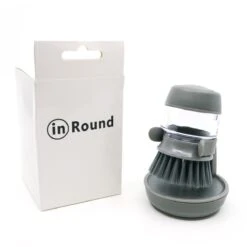 In Round Afwasborstel Met Zeepdispenser / Zeepreservoir – Inclusief Houder – Grijs – Afwas Borstel – Zeep Handborstel – Doseerpomp – Afwasmiddel Dispenser – Navulbaar -Schoonmaakartikelen Winkel 1200x1200 922
