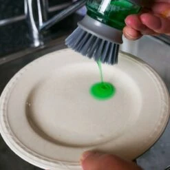 In Round Afwasborstel Met Zeepdispenser / Zeepreservoir – Inclusief Houder – Grijs – Afwas Borstel – Zeep Handborstel – Doseerpomp – Afwasmiddel Dispenser – Navulbaar -Schoonmaakartikelen Winkel 1200x1200 927