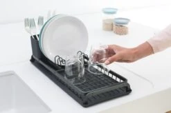 Brabantia SinkSide Afdruiprek Compact - Dark Grey -Schoonmaakartikelen Winkel 1200x799