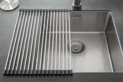 Highport Oprolbaar Vaat Droogrek - Scandinavisch Design - Opvouwbaar Hittebestendig Roestvrijstalen Keuken Afdruiprek - Vaatwasser Geschikt - Sterke 18-staafs Onderzetter - Foodgrade Materiaal 8 Highport Oprolbaar Vaat Droogrek - Scandinavisch Design - Opvouwbaar Hittebestendig Roestvrijstalen Keuken Afdruiprek - Vaatwasser Geschikt - Sterke 18-staafs Onderzetter - Foodgrade Materiaal -Schoonmaakartikelen Winkel 1200x800 18
