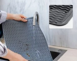 Merkloos Afdruipmat - Pannenonderzetter- Siliconen Mat - Zwart - 30 X 40 CM - Met Ophanggat - Hittebestendig -Schoonmaakartikelen Winkel 1200x954 2