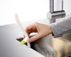 Joseph Joseph Edge Vaatwasborstel - Met Ingebouwde Gootsteensteun - Antraciet 14 Joseph Joseph Edge Vaatwasborstel - Met Ingebouwde Gootsteensteun - Antraciet -Schoonmaakartikelen Winkel 1200x964 4