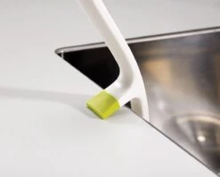 Joseph Joseph Edge Vaatwasborstel - Met Ingebouwde Gootsteensteun - Antraciet 15 Joseph Joseph Edge Vaatwasborstel - Met Ingebouwde Gootsteensteun - Antraciet -Schoonmaakartikelen Winkel 1200x964 5