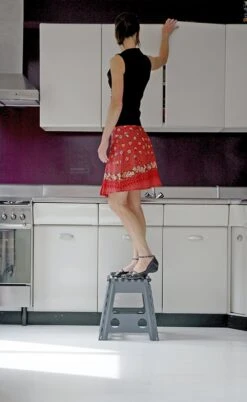 PUHLMANN - Inklapbare Kruk, JAMES, Plastic, Grijs, 40 Cm Hoog, Max 90 Kilo -Schoonmaakartikelen Winkel 738x1200 1