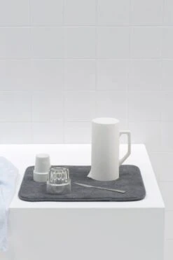 Brabantia SinkSide Afdruipmat Microvezel - 47 X 40 Cm - Dark Grey -Schoonmaakartikelen Winkel 799x1200