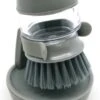 In Round Afwasborstel Met Zeepdispenser / Zeepreservoir – Inclusief Houder – Grijs – Afwas Borstel – Zeep Handborstel – Doseerpomp – Afwasmiddel Dispenser – Navulbaar -Schoonmaakartikelen Winkel 809x1200 1